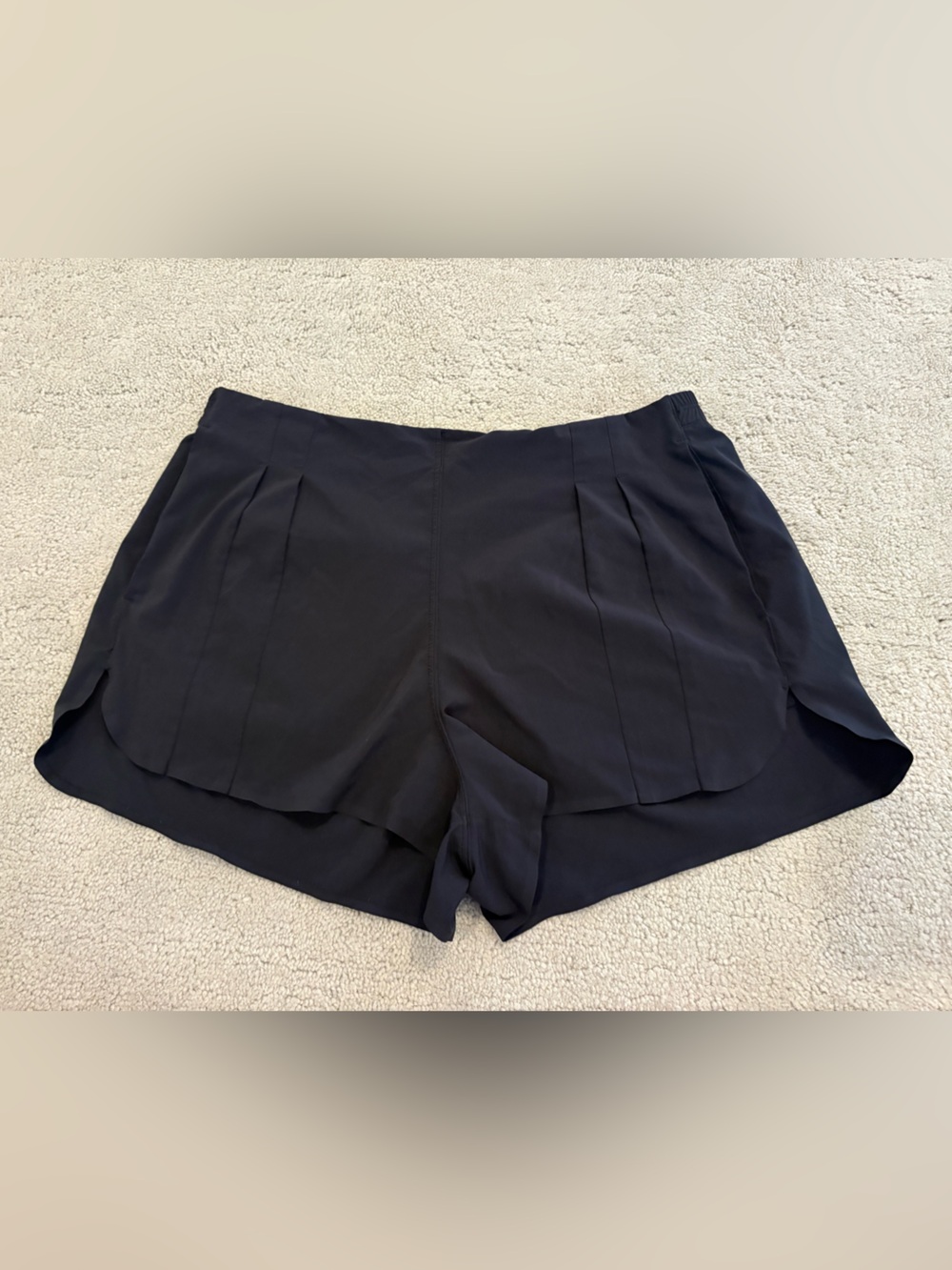 Lululemon Size 8 Women’s Solid Black Shorts With Pockets